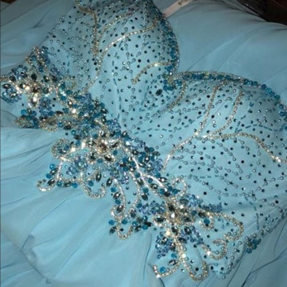 Size 2 baby blue prom dress - Picture 3 of 3